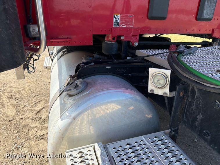 image for item FP3095 2016 Peterbilt 579 semi truck