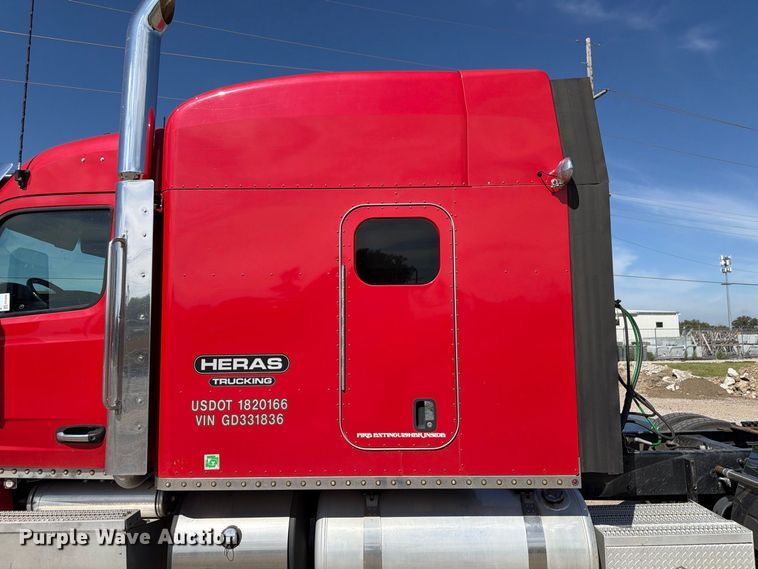 image for item FP3095 2016 Peterbilt 579 semi truck