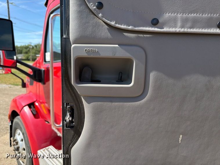image for item FP3095 2016 Peterbilt 579 semi truck