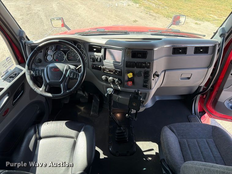 image for item FP3095 2016 Peterbilt 579 semi truck