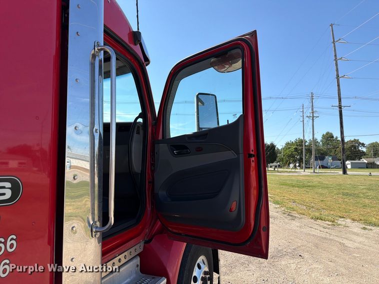 image for item FP3095 2016 Peterbilt 579 semi truck