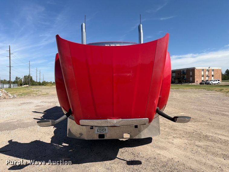 image for item FP3095 2016 Peterbilt 579 semi truck