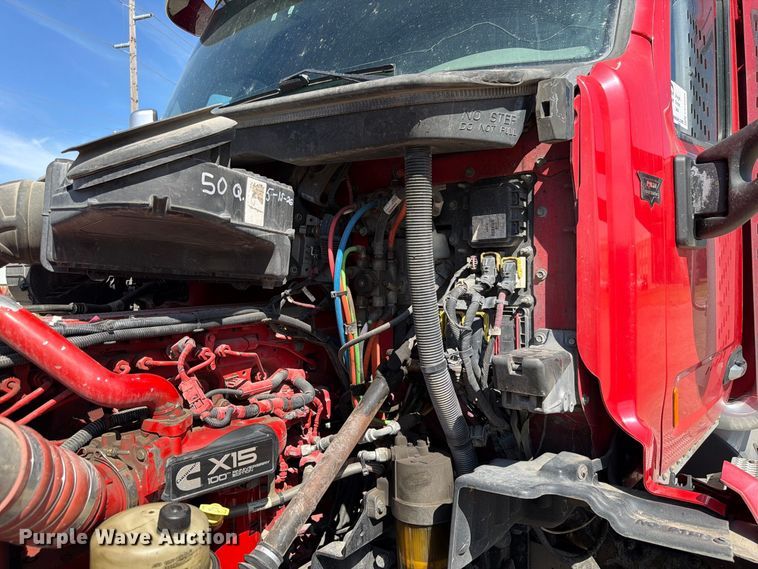 image for item FP3095 2016 Peterbilt 579 semi truck