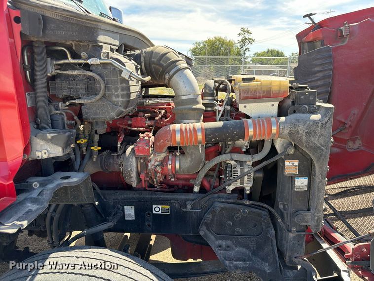 image for item FP3095 2016 Peterbilt 579 semi truck