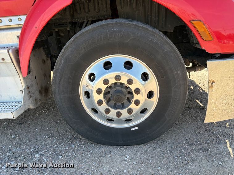 image for item FP3095 2016 Peterbilt 579 semi truck