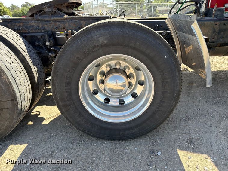 image for item FP3095 2016 Peterbilt 579 semi truck