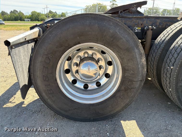 image for item FP3095 2016 Peterbilt 579 semi truck