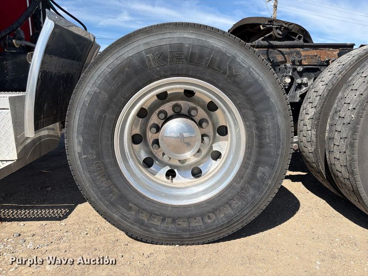 image for item FP3095 2016 Peterbilt 579 semi truck