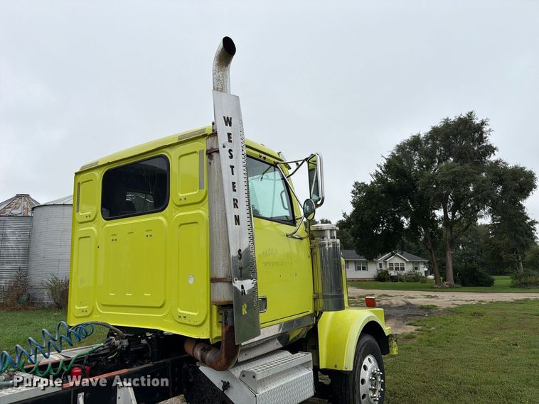 image for item FP3103 2005 Western Star 4900FA semi truck