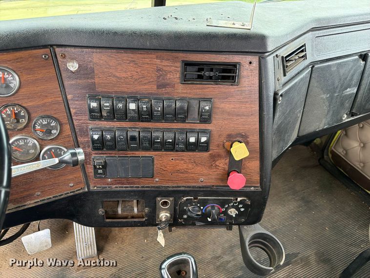 image for item FP3103 2005 Western Star 4900FA semi truck