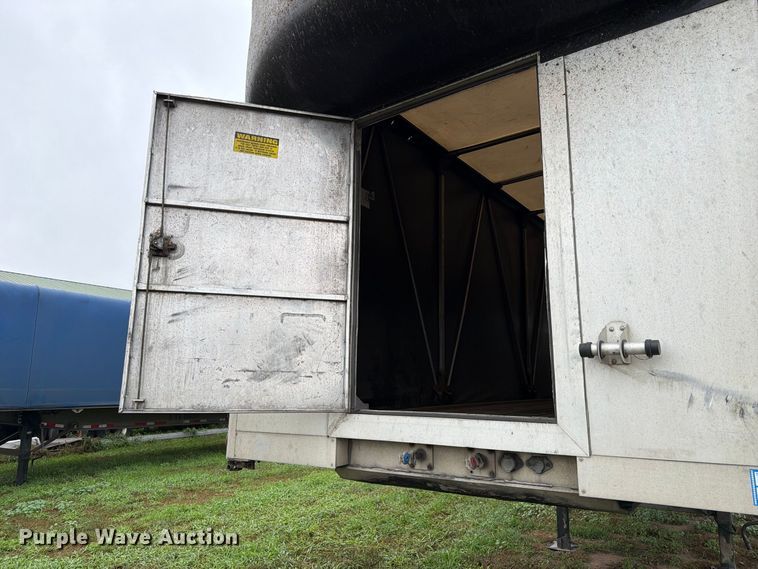 image for item FP3107 2008 Wilson ACF-365 side curtain trailer