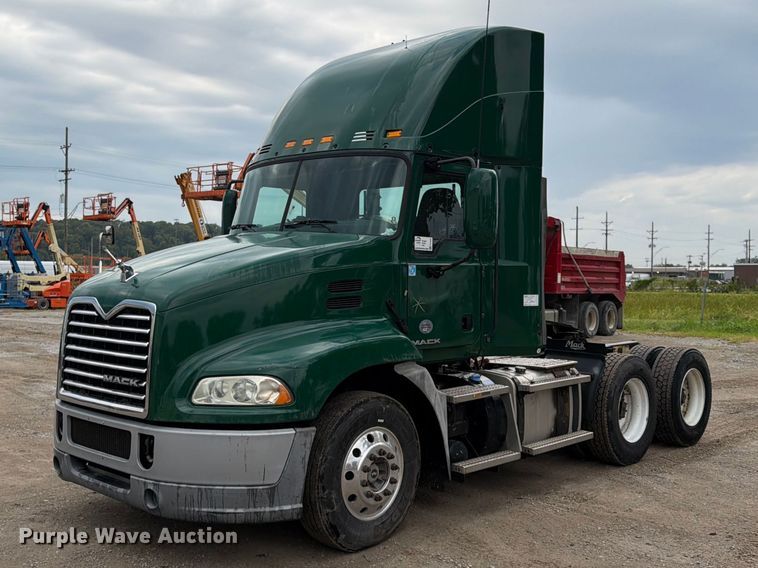 image for item FP4056 2016 Mack CXU semi truck
