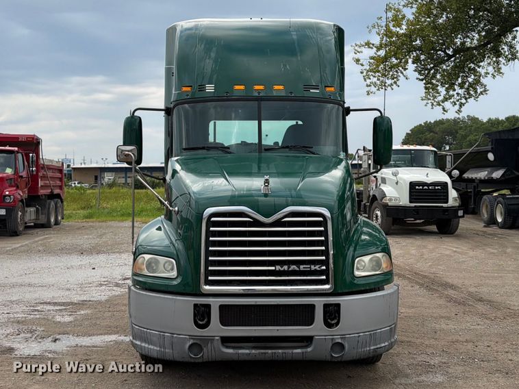 image for item FP4056 2016 Mack CXU semi truck
