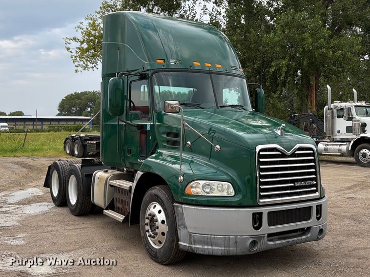 image for item FP4056 2016 Mack CXU semi truck