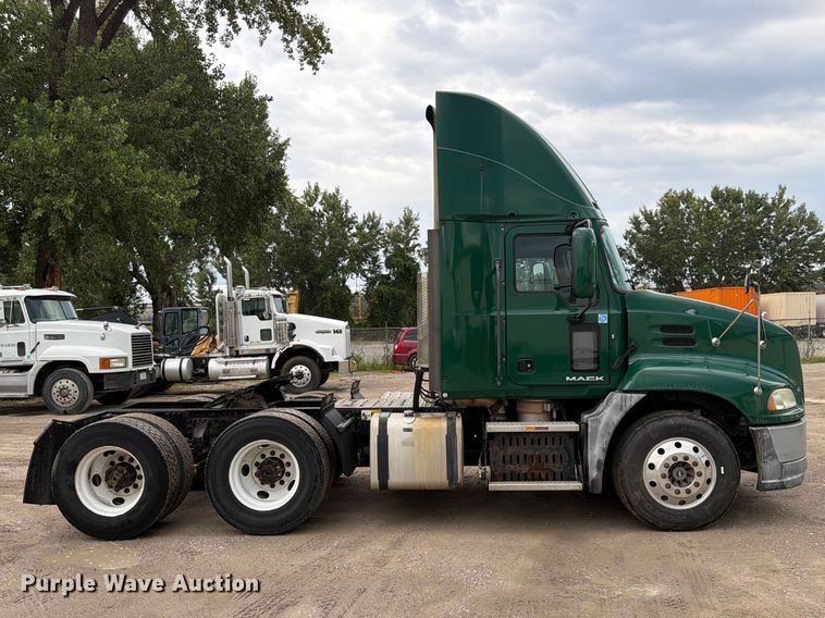 image for item FP4056 2016 Mack CXU semi truck