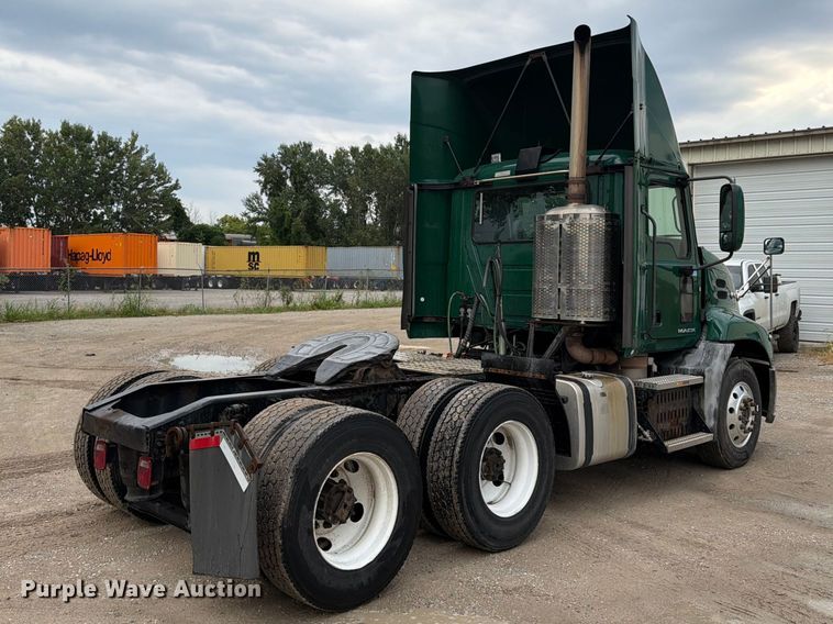 image for item FP4056 2016 Mack CXU semi truck