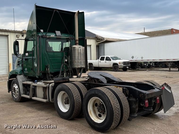 image for item FP4056 2016 Mack CXU semi truck