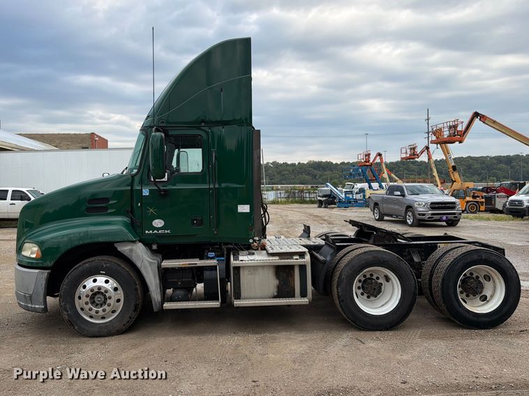 image for item FP4056 2016 Mack CXU semi truck