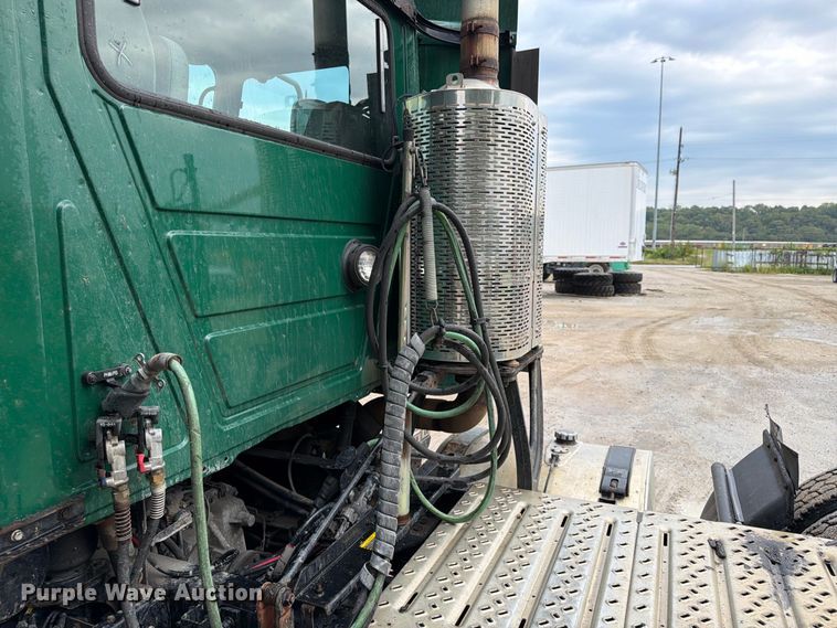 image for item FP4056 2016 Mack CXU semi truck