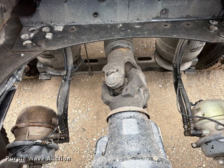 image for item FP4056 2016 Mack CXU semi truck