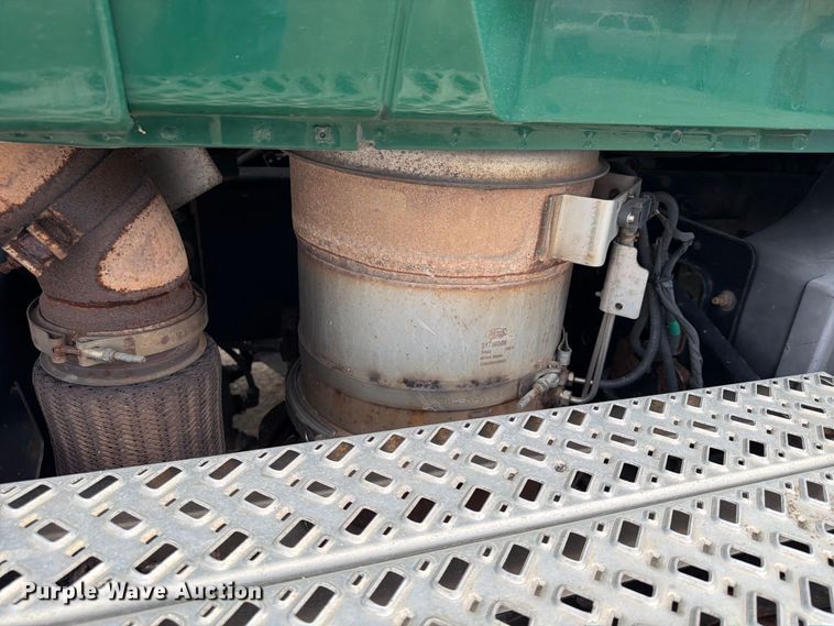 image for item FP4056 2016 Mack CXU semi truck