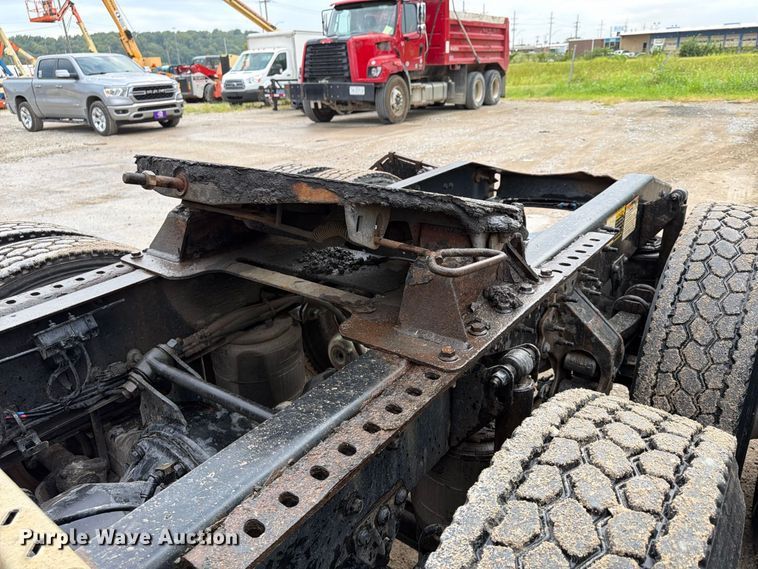 image for item FP4056 2016 Mack CXU semi truck