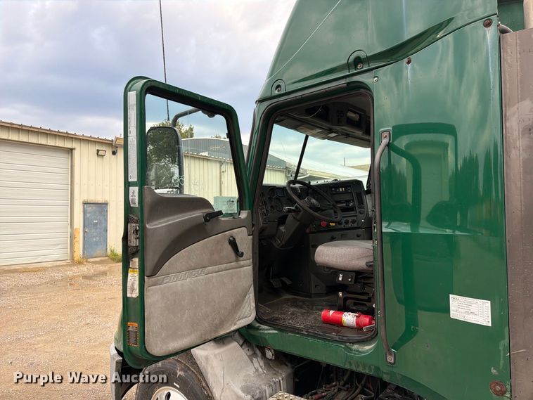 image for item FP4056 2016 Mack CXU semi truck