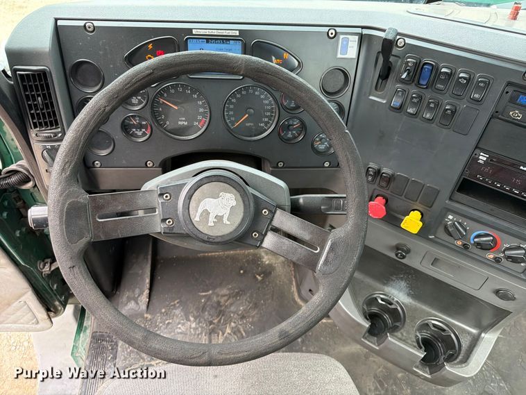 image for item FP4056 2016 Mack CXU semi truck