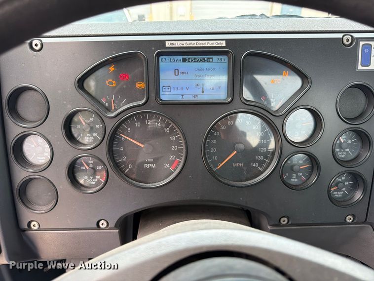 image for item FP4056 2016 Mack CXU semi truck