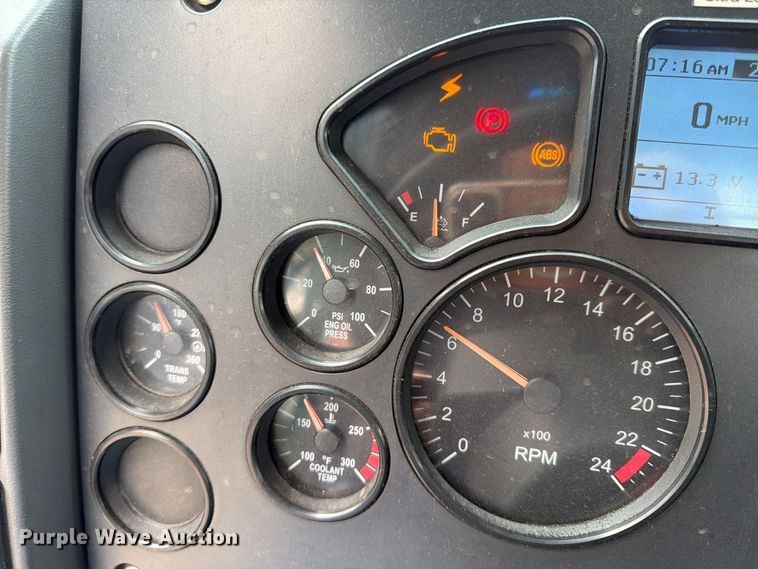 image for item FP4056 2016 Mack CXU semi truck
