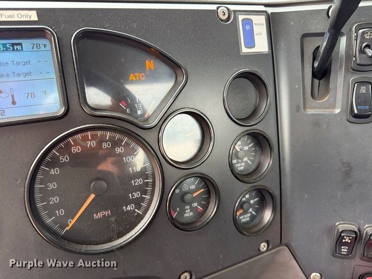 image for item FP4056 2016 Mack CXU semi truck