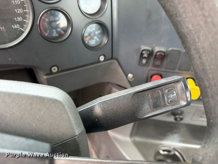 image for item FP4056 2016 Mack CXU semi truck