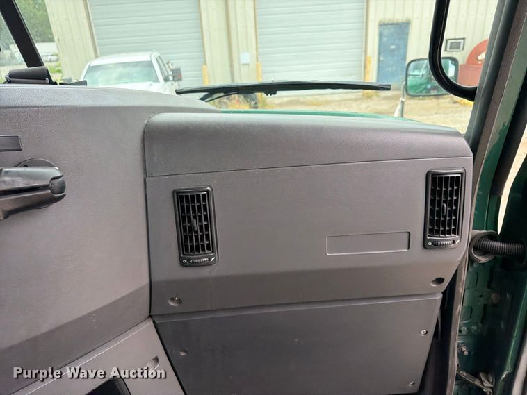 image for item FP4056 2016 Mack CXU semi truck