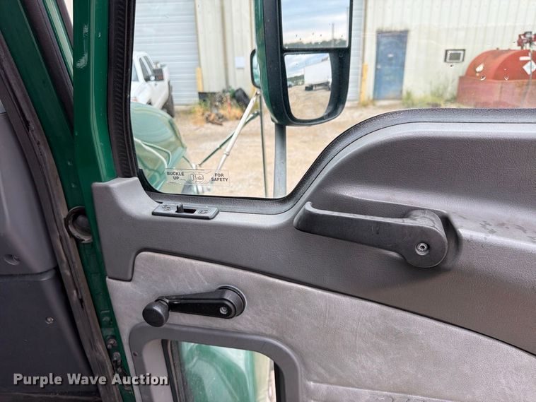 image for item FP4056 2016 Mack CXU semi truck