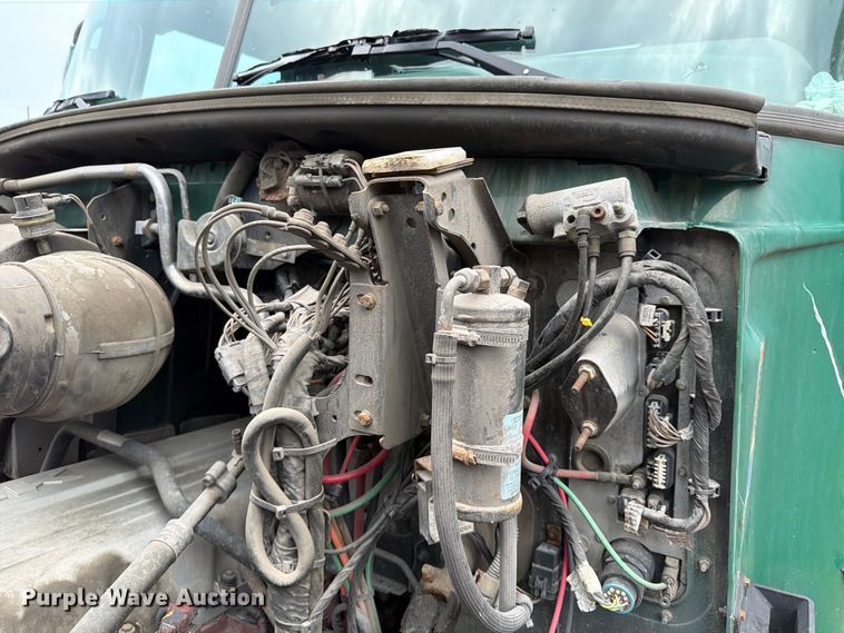 image for item FP4056 2016 Mack CXU semi truck
