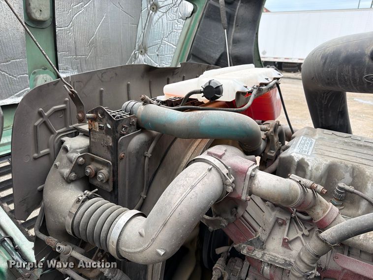image for item FP4056 2016 Mack CXU semi truck