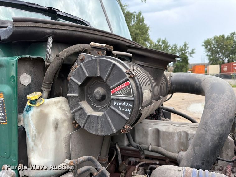 image for item FP4056 2016 Mack CXU semi truck
