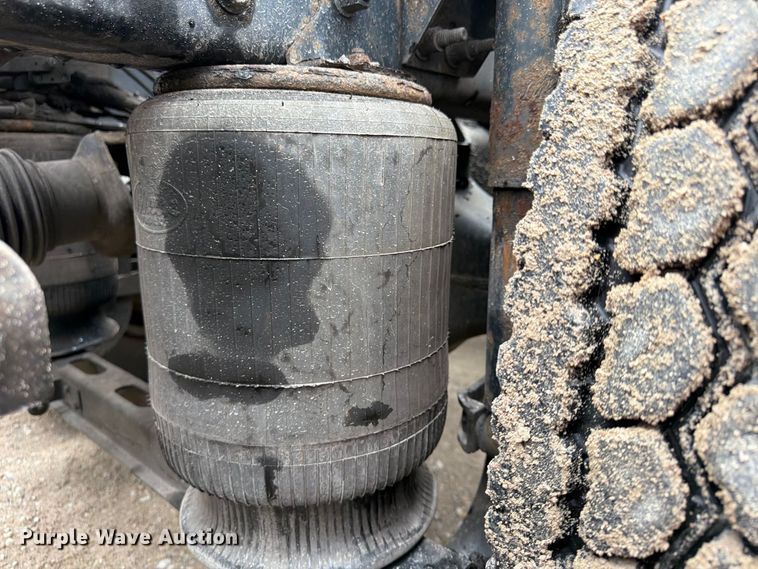 image for item FP4056 2016 Mack CXU semi truck