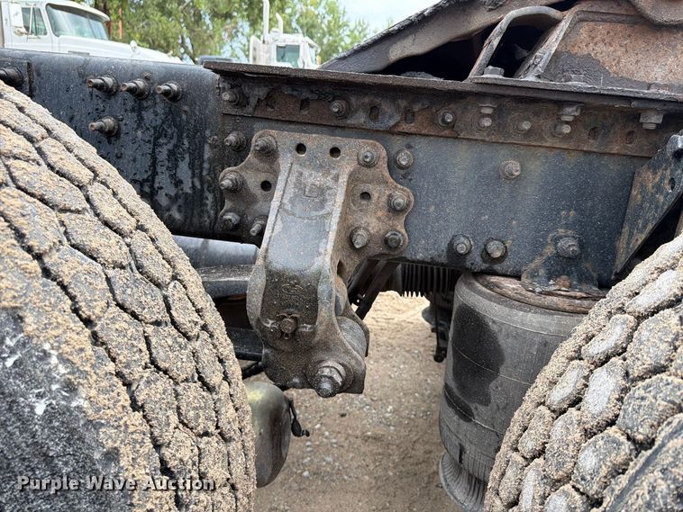 image for item FP4056 2016 Mack CXU semi truck