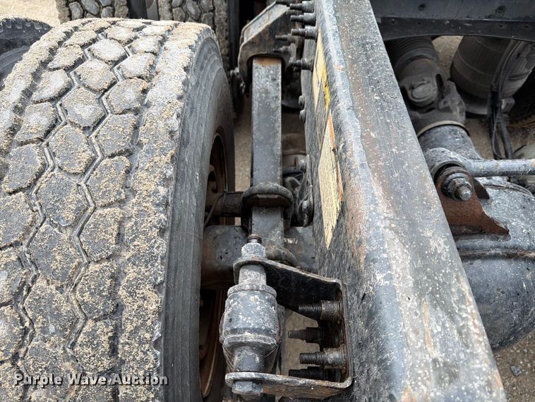 image for item FP4056 2016 Mack CXU semi truck