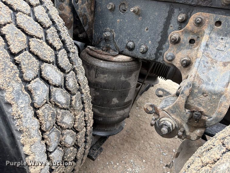 image for item FP4056 2016 Mack CXU semi truck