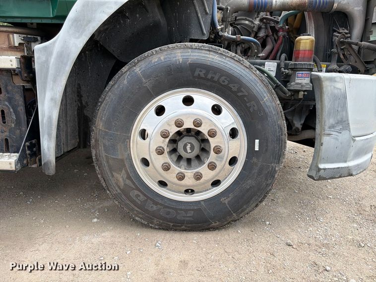 image for item FP4056 2016 Mack CXU semi truck
