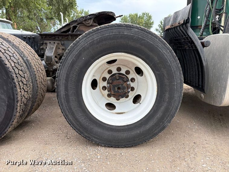 image for item FP4056 2016 Mack CXU semi truck