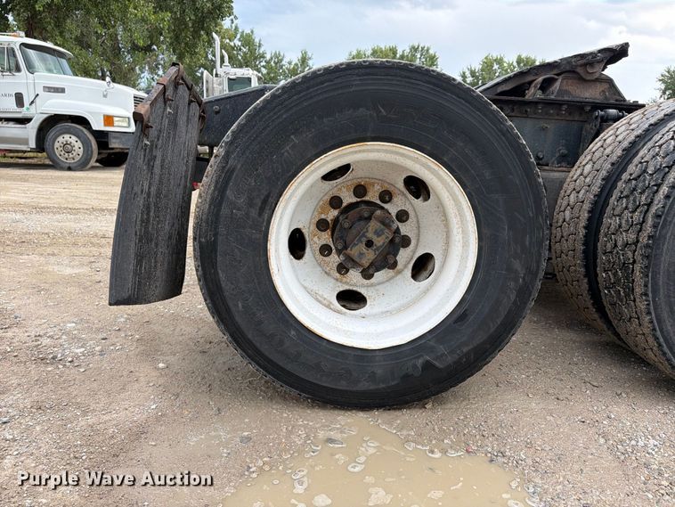 image for item FP4056 2016 Mack CXU semi truck