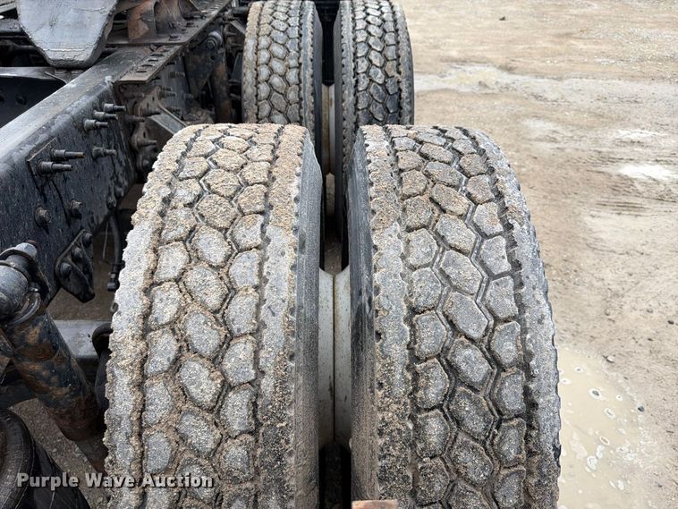image for item FP4056 2016 Mack CXU semi truck