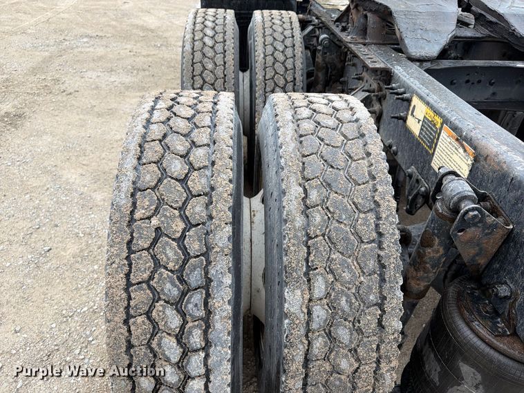 image for item FP4056 2016 Mack CXU semi truck