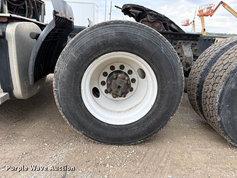 image for item FP4056 2016 Mack CXU semi truck
