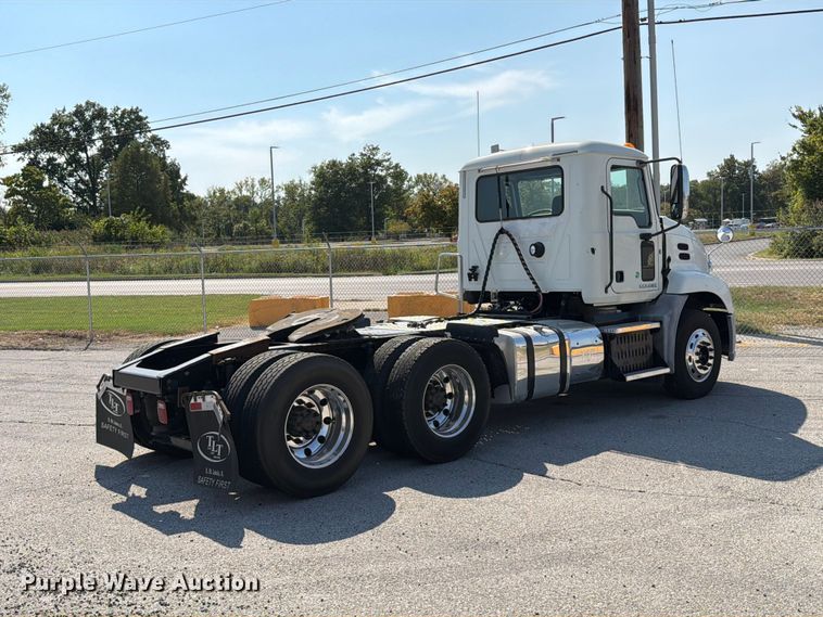 2017 Mack CXU613