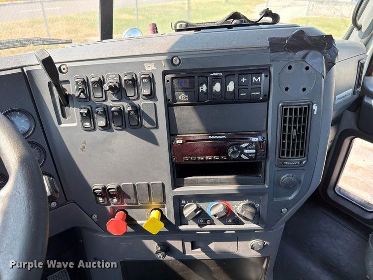 2017 Mack CXU613