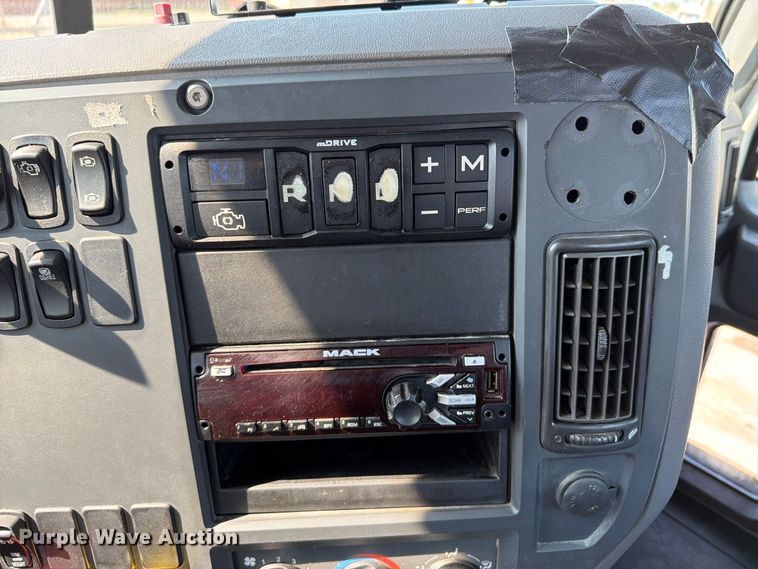 2017 Mack CXU613